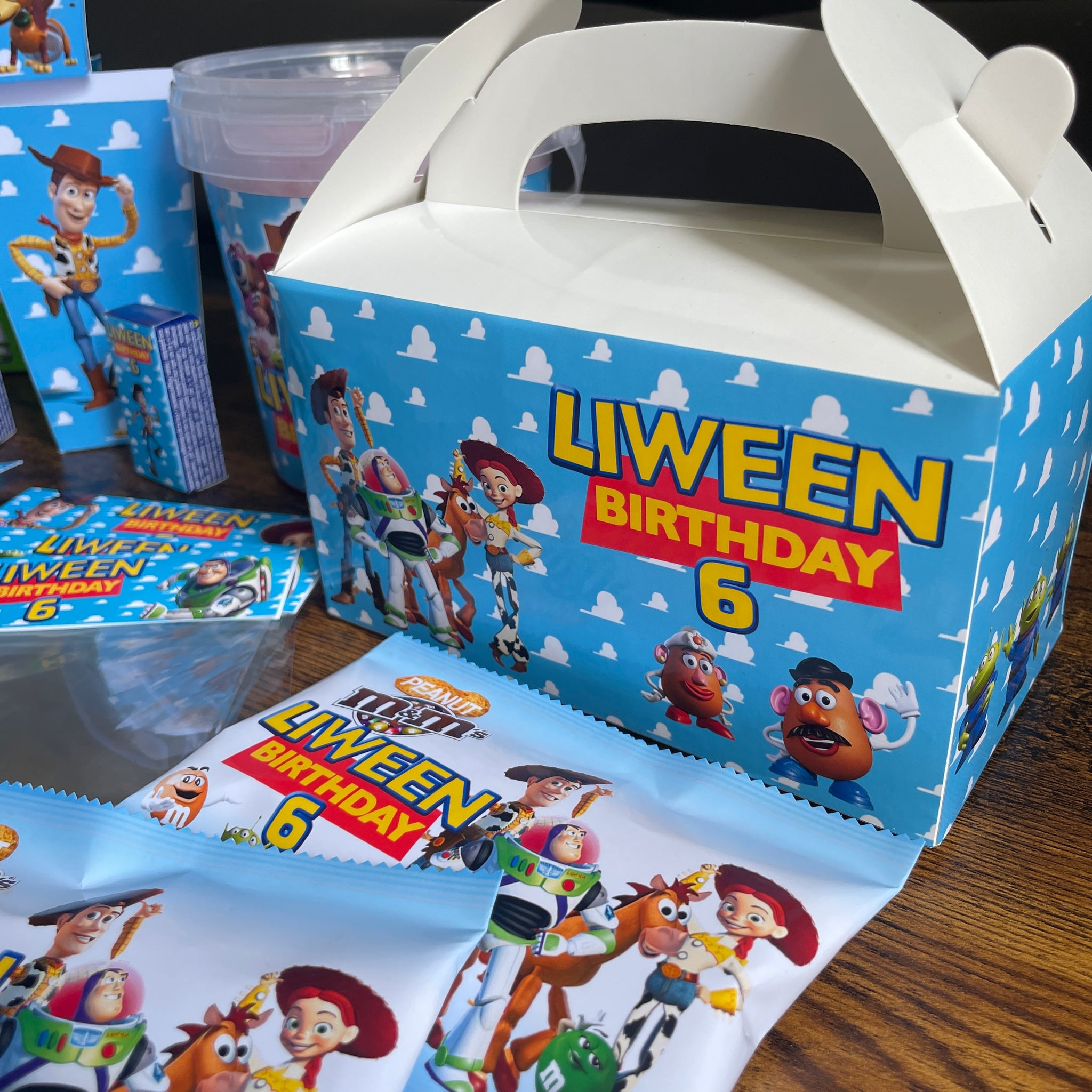 Boîte d'activités de fête d'anniversaire TOY STORY PERSONNALISÉ Coffrets  cadeaux pour enfants -  France