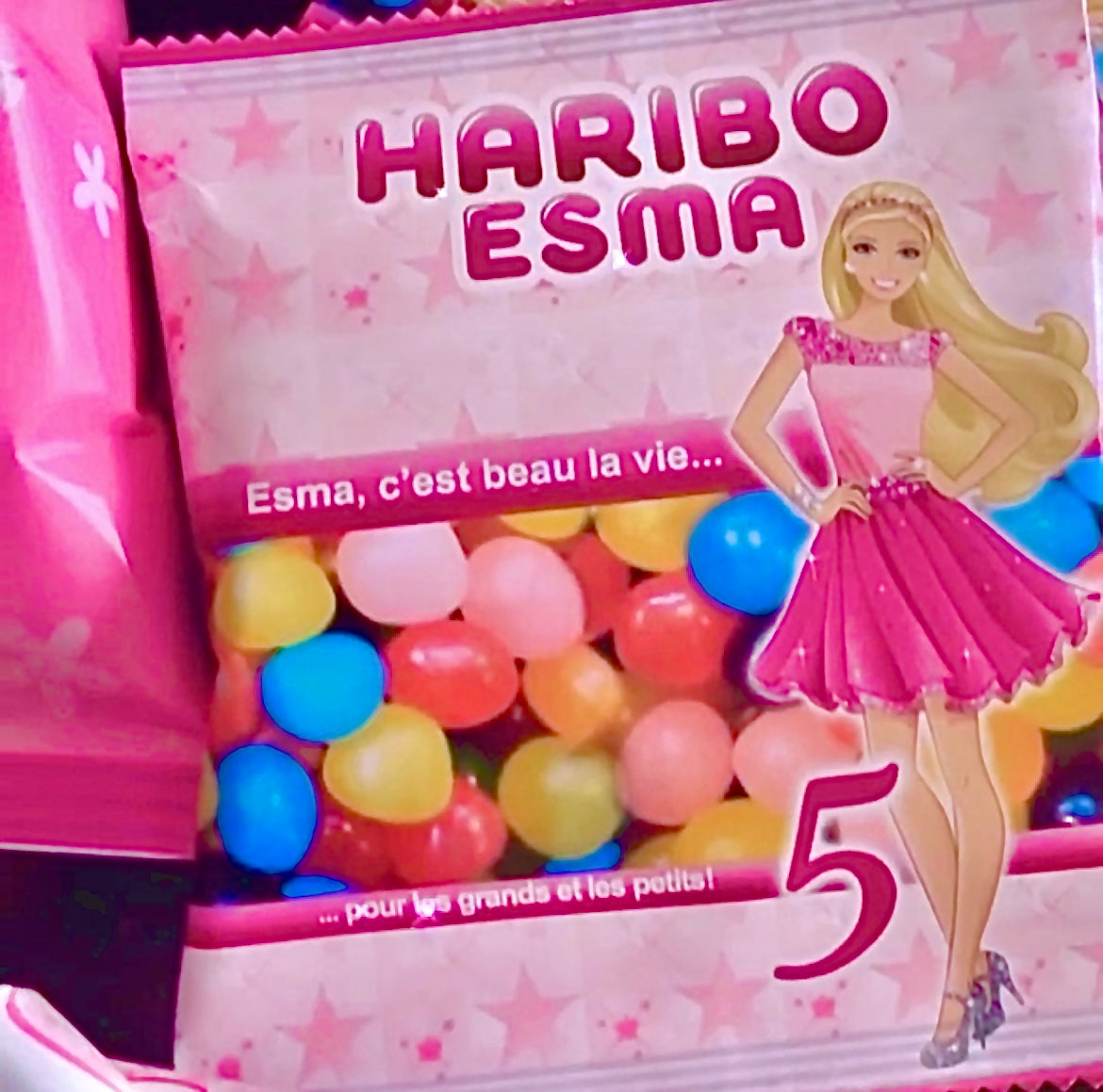 Idée de cadeau d'invité pour un goûter d'anniversaire sur le thème de  Barbie. Kit de réalisation en vente sur le s…